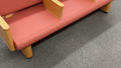 クリニックの待合席張替え