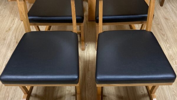 家庭用ダイニングチェアの張替え