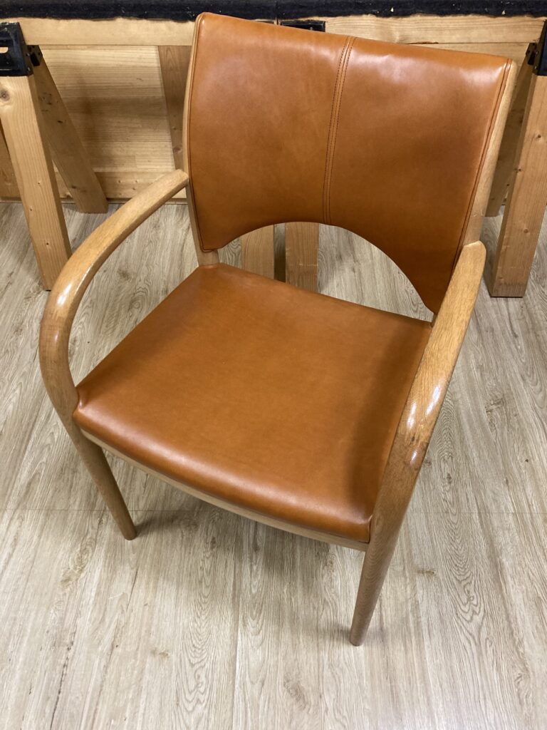 ダイニングチェア 張替え 栃木レザー