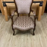 猫脚のクラシックな形のアームチェア 張替え｜滋賀県